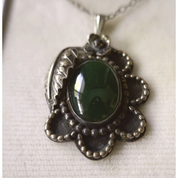 Vintage Sterling Silver Chain Necklace With Southwestern Green Stone Pendant - Picture 7 of 9